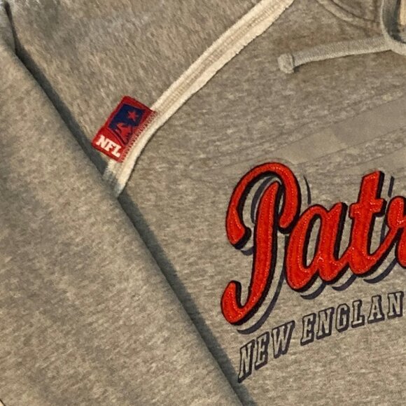 Throwback New England Patriots NFL Embroidered Hoodie Sweatshirt Size Large - Picture 3 of 8